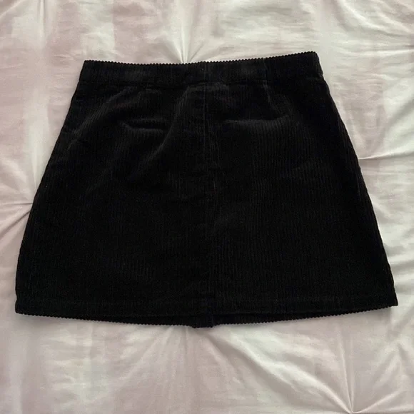 Black skirt - Picture 2 of 3